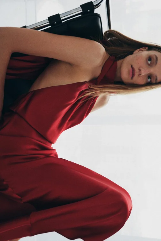 АТЛАСНОЕ ПЛАТЬЕ ХАЛТЕР — коллекция Zara «ZW»