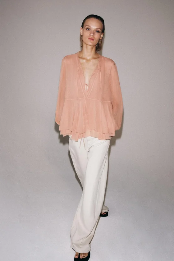 БЛУЗА С ВОЛАНАМИ — коллекция Zara «ZW»