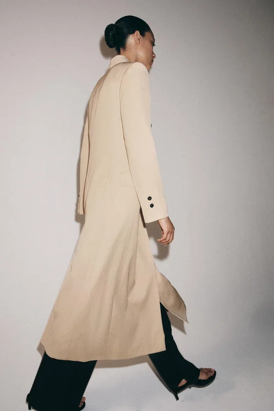 ДВУБОРТНОЕ СТРУЯЩЕЕСЯ ПАЛЬТО — коллекция Zara «ZW»