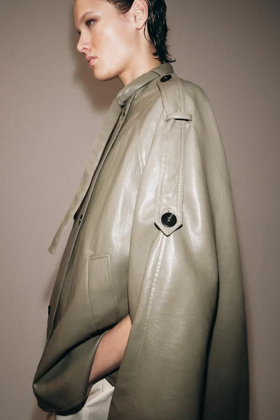 КУРТКА-НАКИДКА ИЗ ИСКУССТВЕННОЙ КОЖИ — коллекция Zara «ZW»