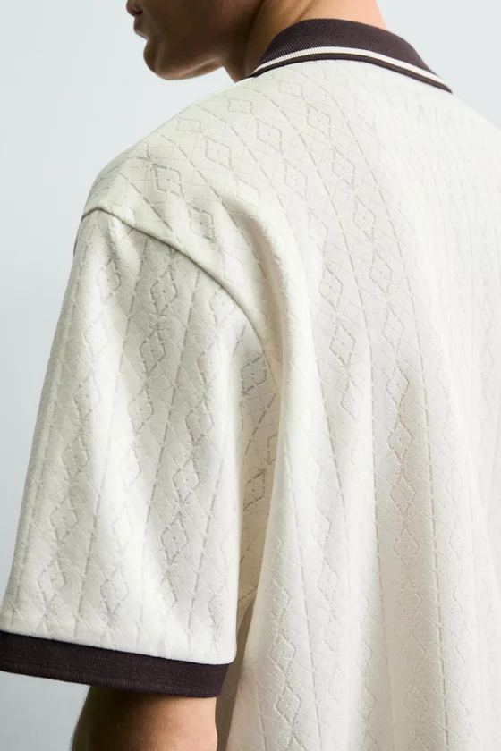 ВЕРТИКАЛЬНОЕ ПОЛО JACQUARD С ВЫШИВКОЙ