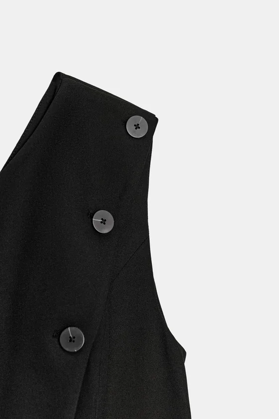 АСИММЕТРИЧНЫЙ ЖИЛЕТ НА ПУГОВИЦАХ
