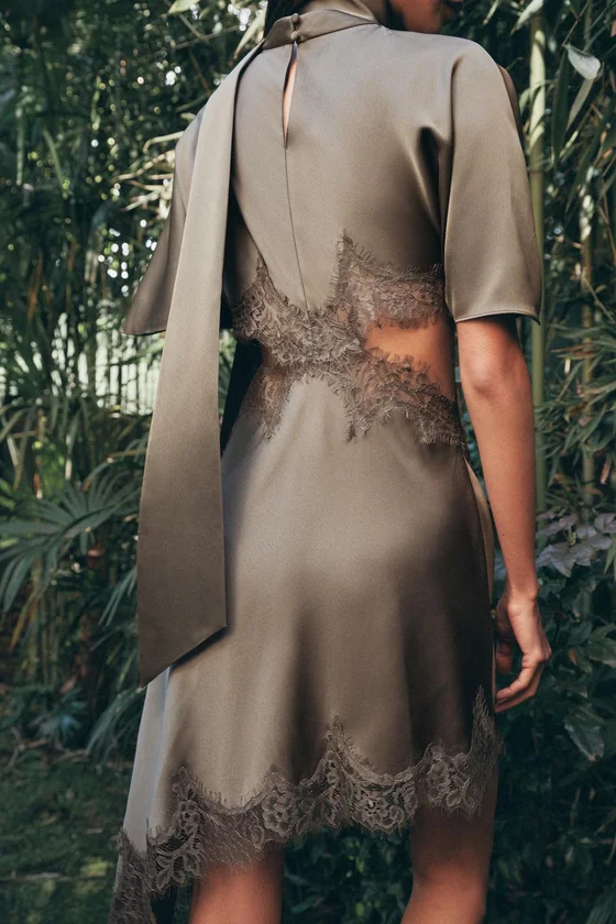 АТЛАСНОЕ ПЛАТЬЕ С КРУЖЕВОМ — коллекция Zara «ZW»