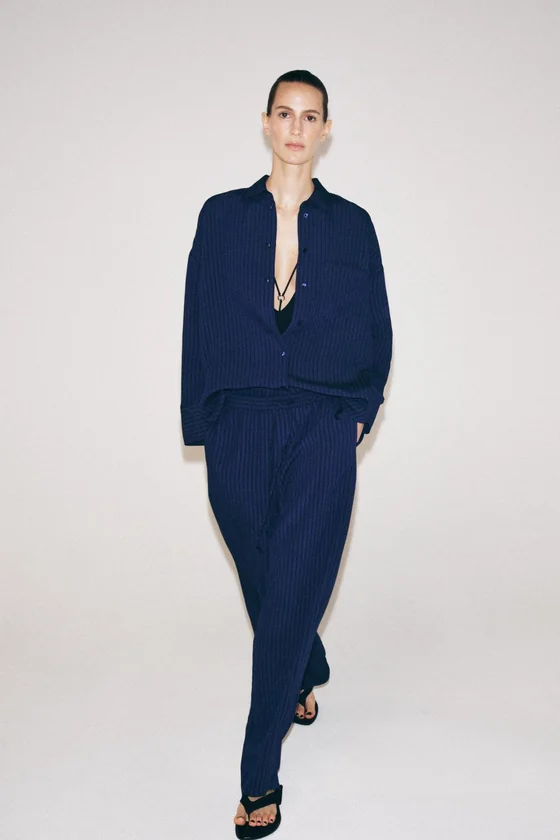 БРЮКИ В ПИЖАМНОМ СТИЛЕ С ТЕКСТУРОЙ — коллекция Zara «ZW»