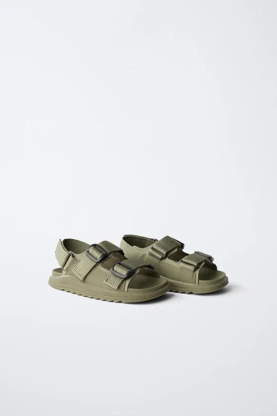 САНДАЛИИ С ПРЯЖКАМИ