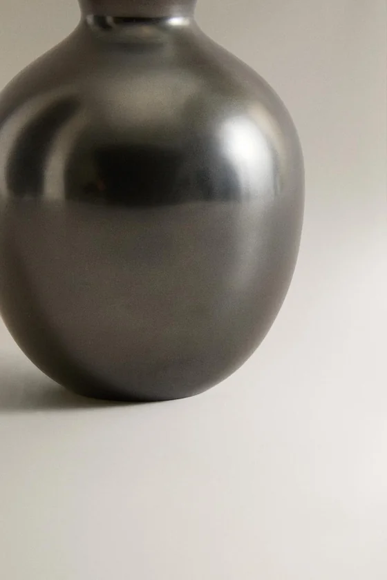 Маленькая латунная ваза petit brass vessel orb i colin king