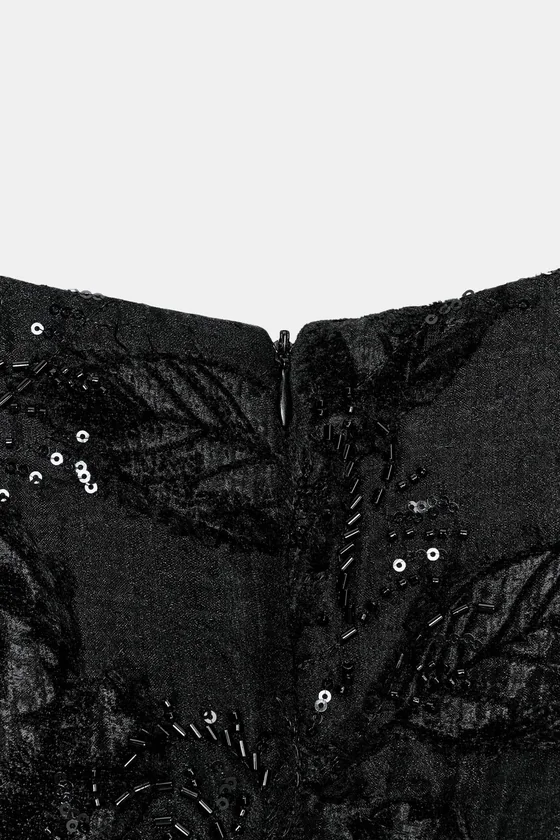 КОРОТКОЕ ПЛАТЬЕ С ВЫШИВКОЙ И БУСИНАМИ — коллекция Zara «ZW»
