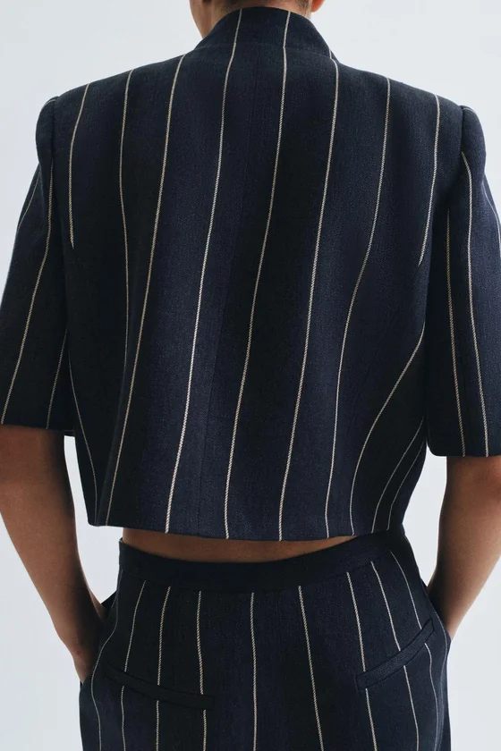 УКОРОЧЕННАЯ КУРТКА В ПОЛОСКУ ИЗ ЛЬНА — коллекция Zara «ZW»