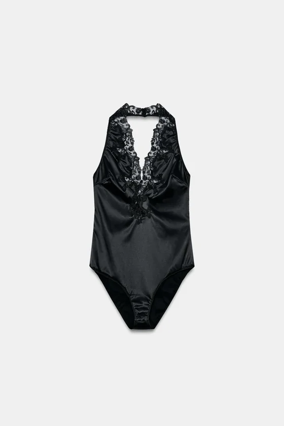 АТЛАСНОЕ БОДИ С ГОРЛОВИНОЙ ХАЛТЕР И КРУЖЕВОМ — коллекция Zara «ZW»