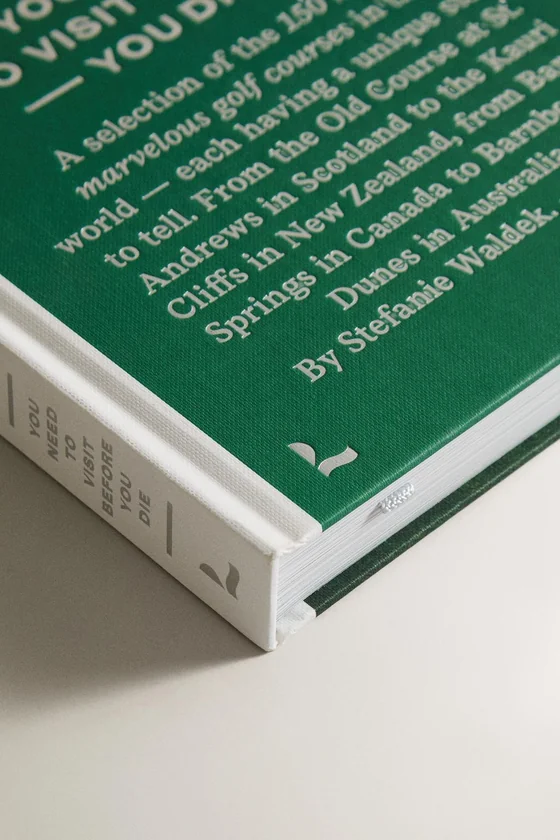Книга 150 полей для гольфа, которые стоит посетить перед смертью (на английском языке)