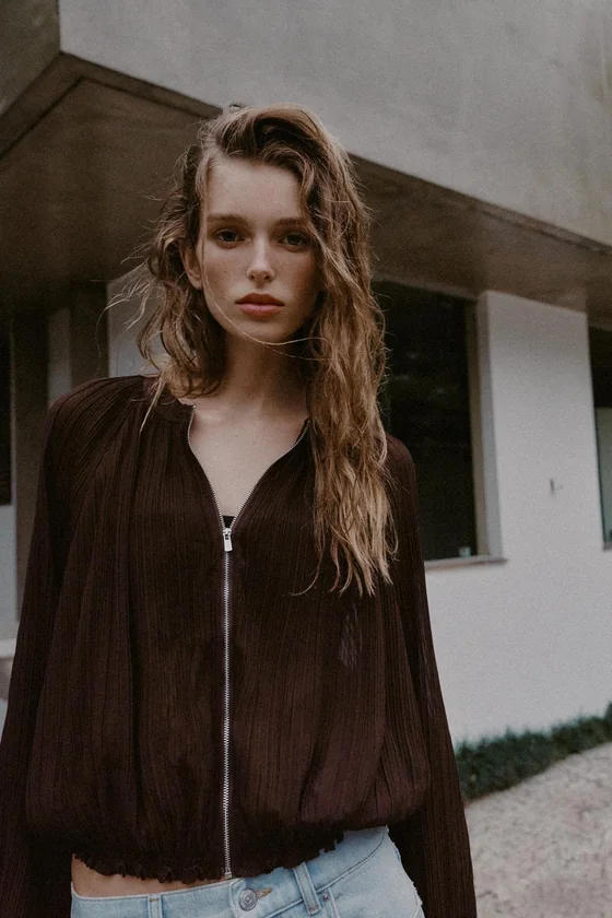 ПЛИССИРОВАННАЯ КУРТКА ИЗ ОРГАНЗЫ
