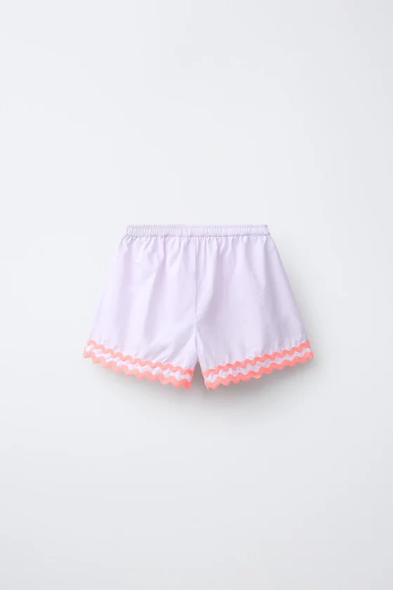 ШОРТЫ-БЕРМУДЫ ИЗ ПОПЛИНА С КОНТРАСТНЫМ ВОЛНИСТЫМ КРАЕМ CASA LAWA X ZARA KIDS