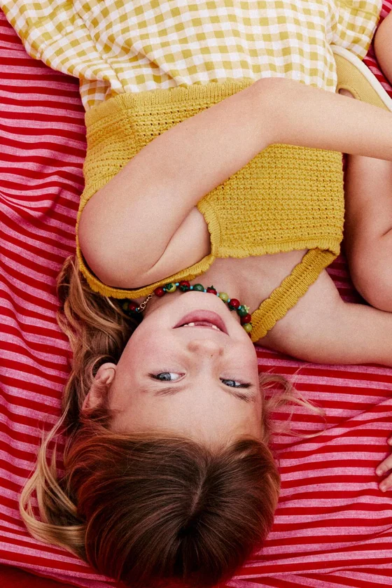 ТРИКОТАЖНОЕ ПЛАТЬЕ В КЛЕТКУ ВИШИ С ЛИМОНАМИ — CASA LAWA X ZARA KIDS