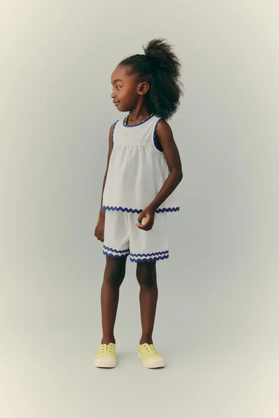 ТОП ИЗ ПОПЛИНА С ВОЛНИСТЫМ КОНТРАСТНЫМ КРАЕМ CASA LAWA X ZARA KIDS