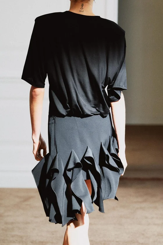 КОРОТКАЯ ЮБКА С ВОЛАНАМИ — коллекция Zara «ZW»