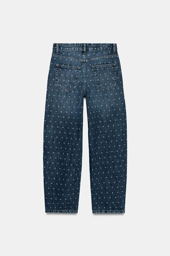ЗАУЖЕННЫЕ ДЖИНСЫ СО СРЕДНЕЙ ПОСАДКОЙ И ПРИНТОМ В ГОРОШЕК — коллекция Zara «ZW»