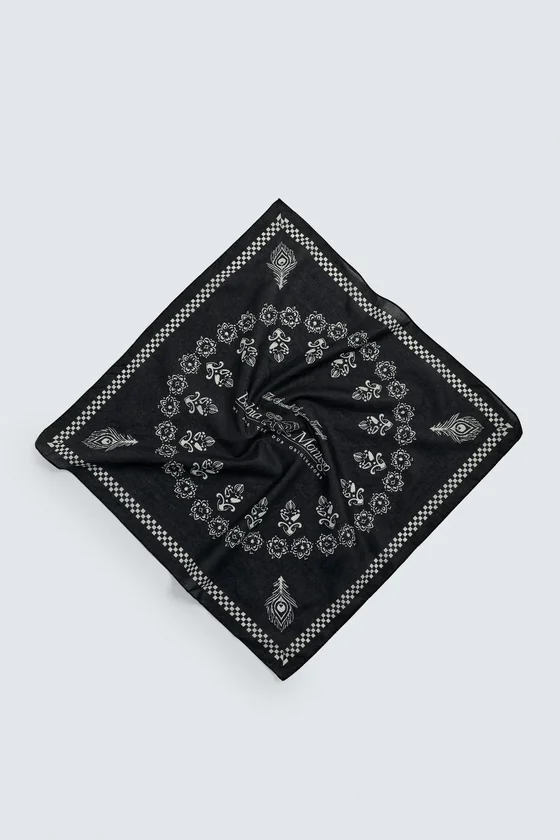 БАНДАНА С ГРАФИЧЕСКИМ ГЕОМЕТРИЧЕСКИМ ПРИНТОМ