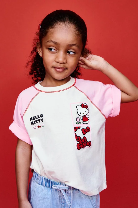 ФУТБОЛКА РЕГЛАН КОНТРАСТНАЯ HELLO KITTY ©