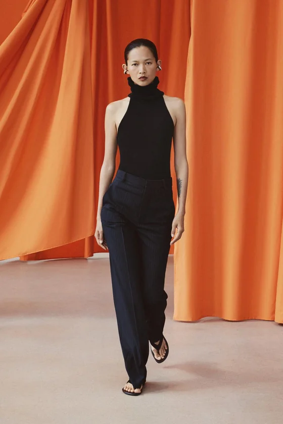 БРЮКИ В ТОНКУЮ ПОЛОСКУ — коллекция Zara «ZW»
