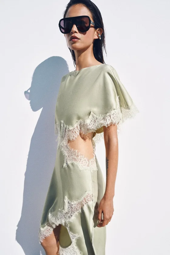 ПЛАТЬЕ МИДИ С ВЫРЕЗОМ И КРУЖЕВОМ — коллекция Zara «ZW»