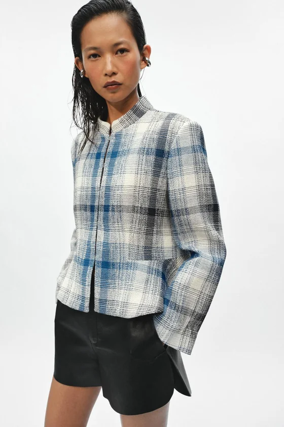 БЛЕЙЗЕР С БАСКОЙ ИЗ ТЕКСТУРНОЙ ТКАНИ — коллекция Zara «ZW»