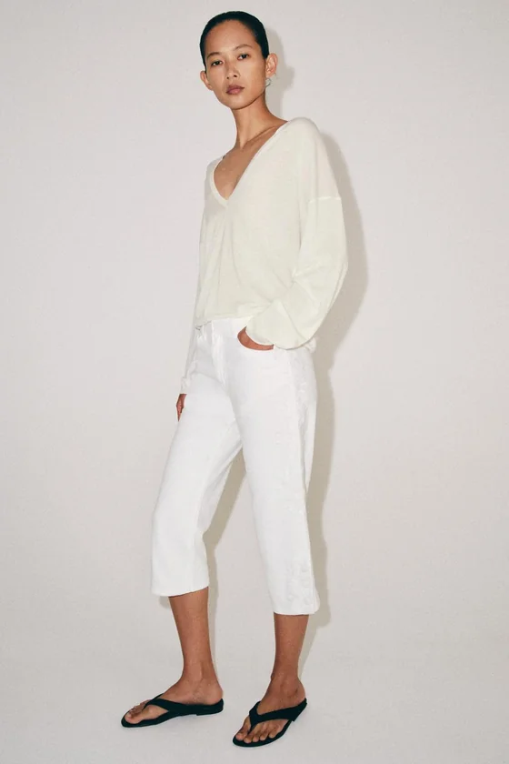 ДЖИНСЫ КАПРИ СО СРЕДНЕЙ ПОСАДКОЙ И ВЫШИВКОЙ — коллекция Zara «ZW»