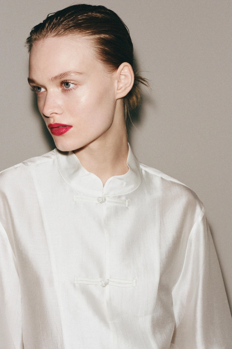 АТЛАСНАЯ РУБАШКА С НАВЕСНЫМИ ПЕТЛЯМИ коллекция Zara «ZW»