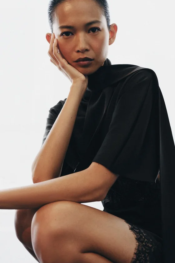 АТЛАСНОЕ ПЛАТЬЕ С КРУЖЕВОМ — коллекция Zara «ZW»