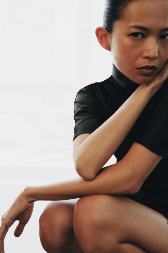 АТЛАСНОЕ ПЛАТЬЕ С КРУЖЕВОМ — коллекция Zara «ZW»