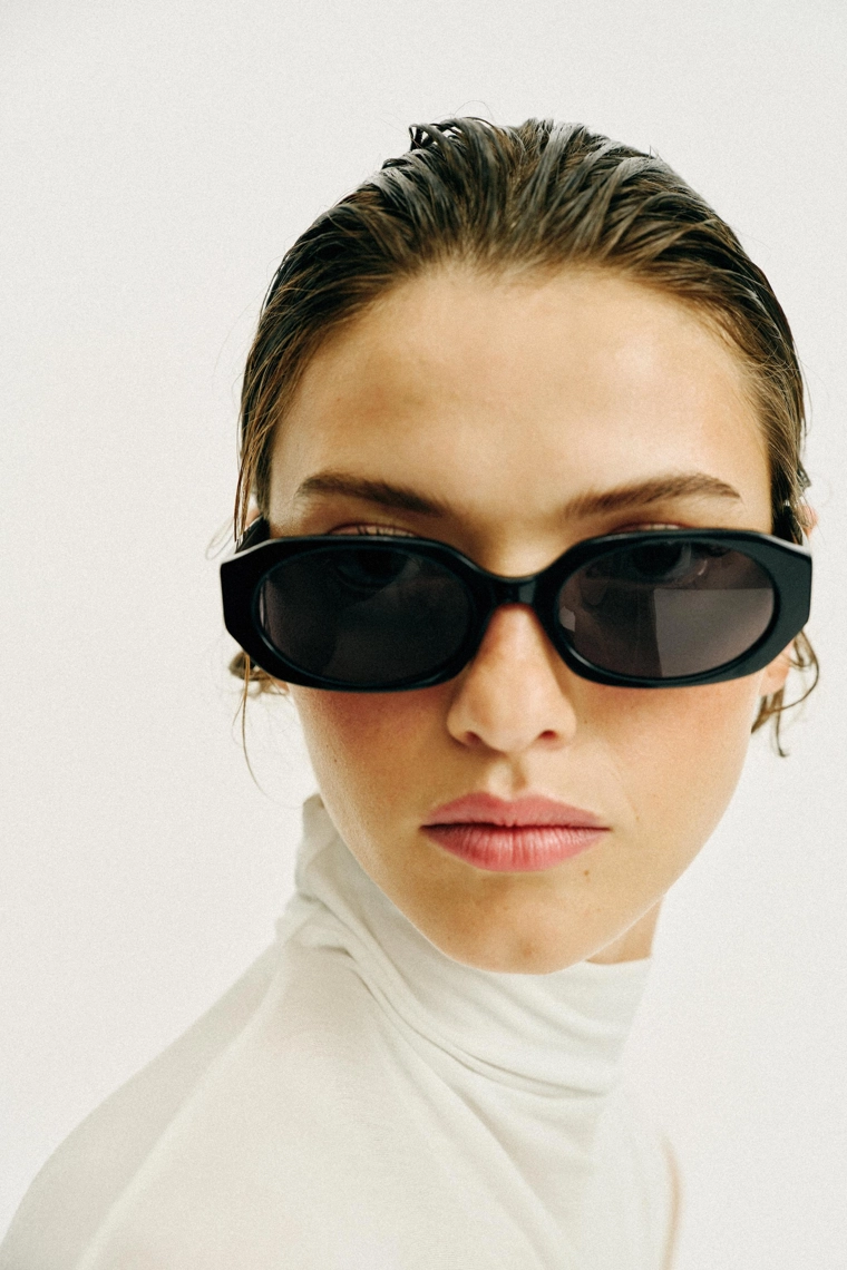 Овальные солнечные очки