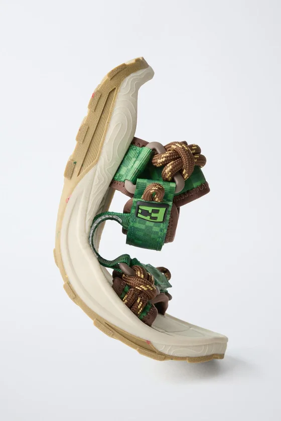 ТЕХНИЧЕСКИЕ САНДАЛИИ MINECRAFT © MOJANG AB. ™