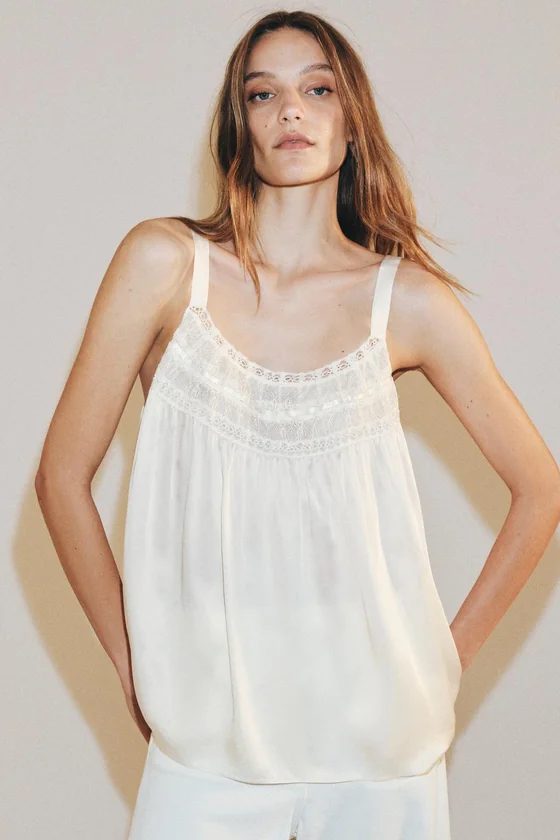 АТЛАСНЫЙ ТОП С КРУЖЕВОМ — коллекция Zara «ZW»