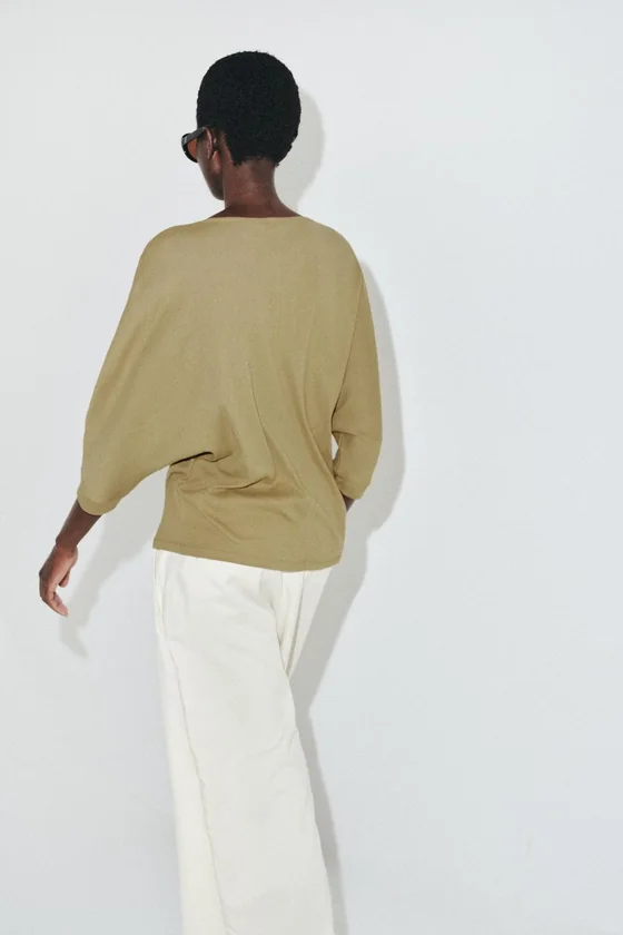 ХЛОПКОВАЯ ФУТБОЛКА С КРУГЛЫМ ВЫРЕЗОМ