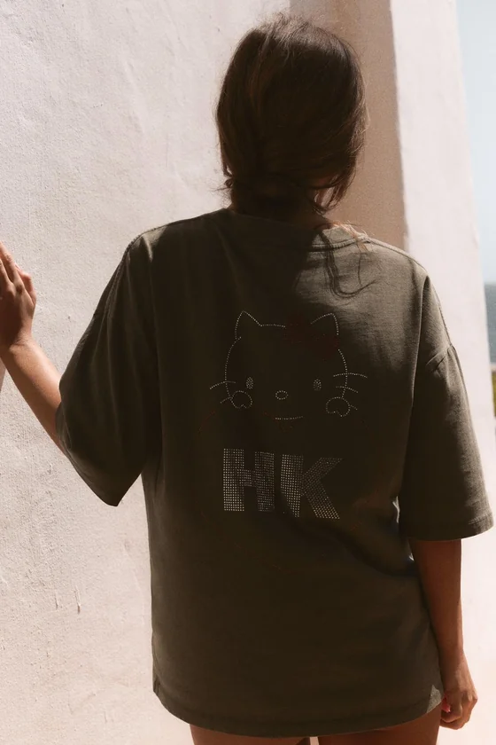 ФУТБОЛКА ОВЕРСАЙЗ HELLO KITTY С БЛЕСТКАМИ