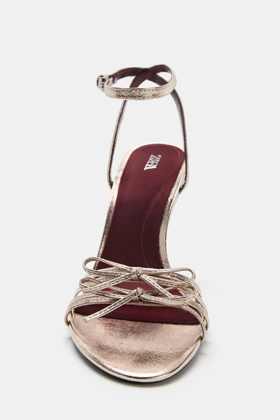 БОСОНОЖКИ НА КАБЛУКЕ С БАНТАМИ