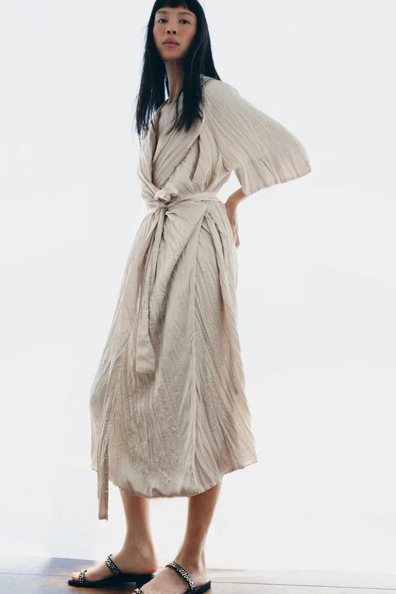 ПЛАТЬЕ ПЛИССИРОВАННОЕ С ПОЯСОМ — коллекция Zara «ZW»