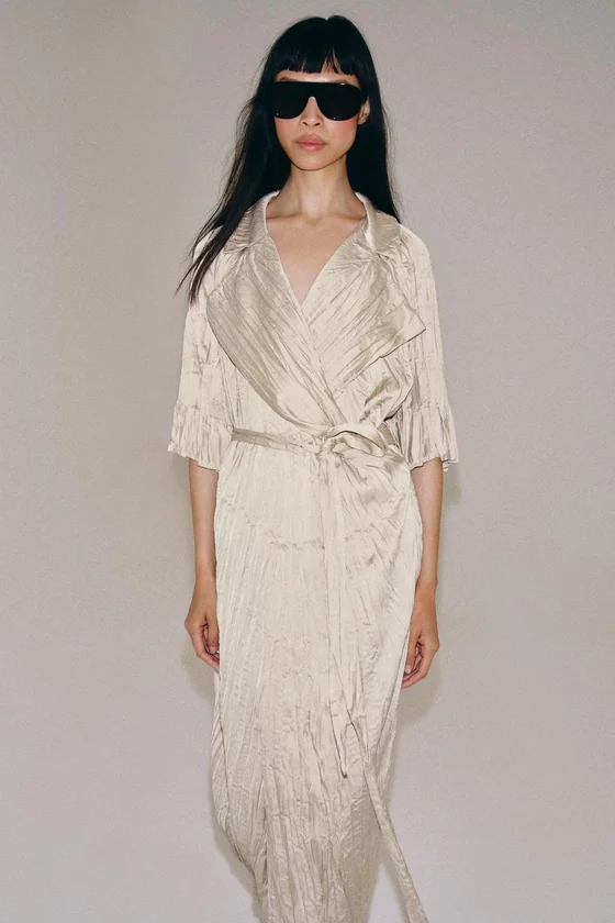 ПЛАТЬЕ ПЛИССИРОВАННОЕ С ПОЯСОМ — коллекция Zara «ZW»