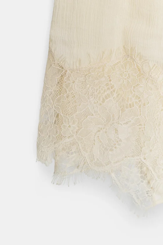 КОРОТКИЙ КОМБИНЕЗОН С КРУЖЕВОМ — коллекция Zara «ZW»