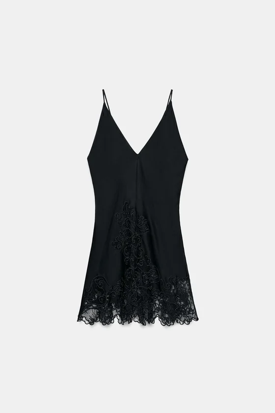 АТЛАСНЫЙ ТОП С ВЫШИВКОЙ — коллекция Zara «ZW»