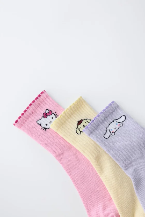 НАБОР ИЗ ТРЕХ СРЕДНИХ НОСКОВ HELLO KITTY AND FRIENDS © SANRIO