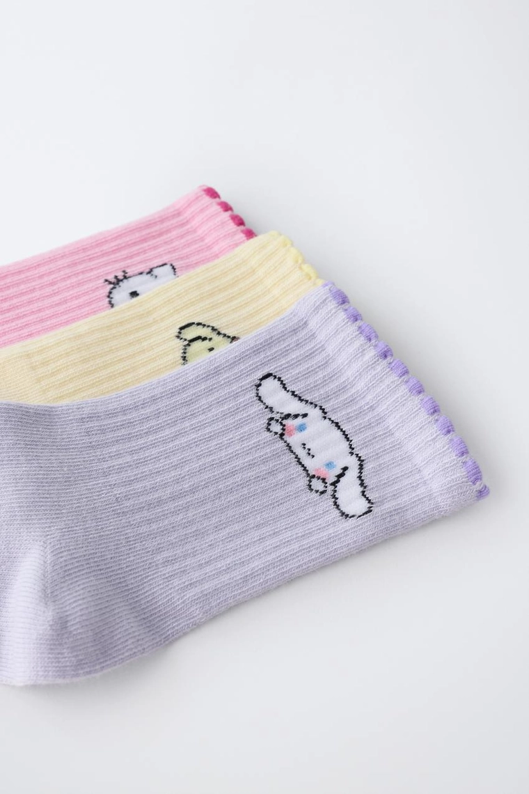 НАБОР ИЗ ТРЕХ СРЕДНИХ НОСКОВ HELLO KITTY AND FRIENDS © SANRIO