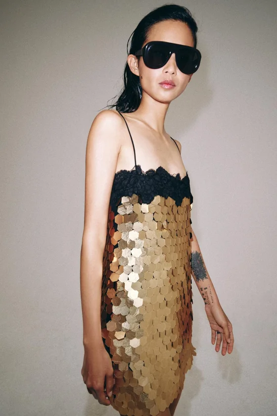 КОРОТКОЕ ПЛАТЬЕ С ПАЙЕТКАМИ — коллекция Zara «ZW»