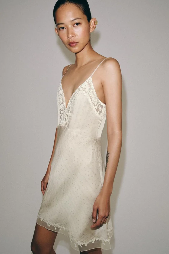КОРОТКОЕ ПЛАТЬЕ С ВЫШИВКОЙ — коллекция Zara «ZW»