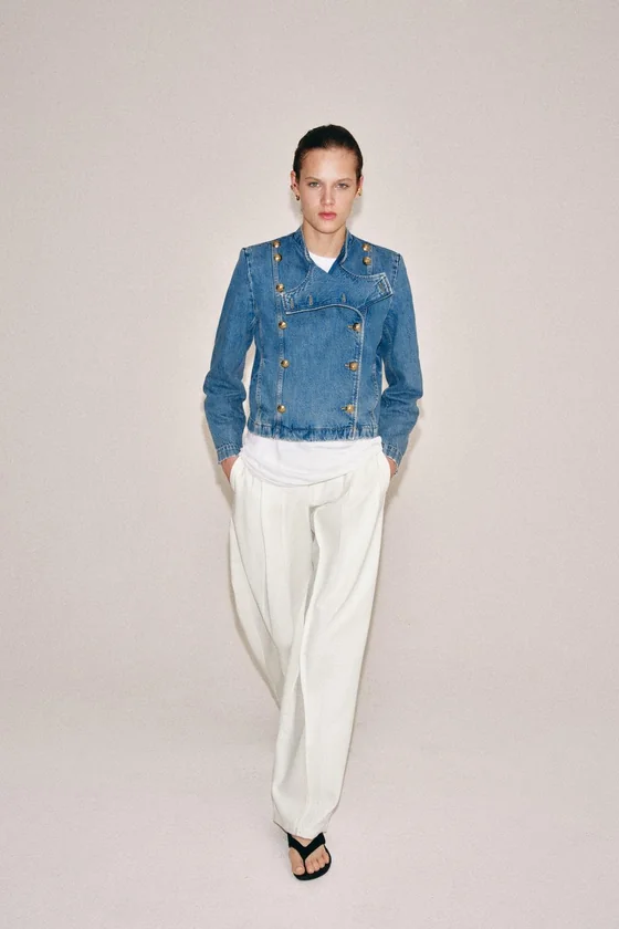ДЖИНСОВАЯ КУРТКА С ПОДПЛЕЧНИКАМИ — коллекция Zara «ZW»