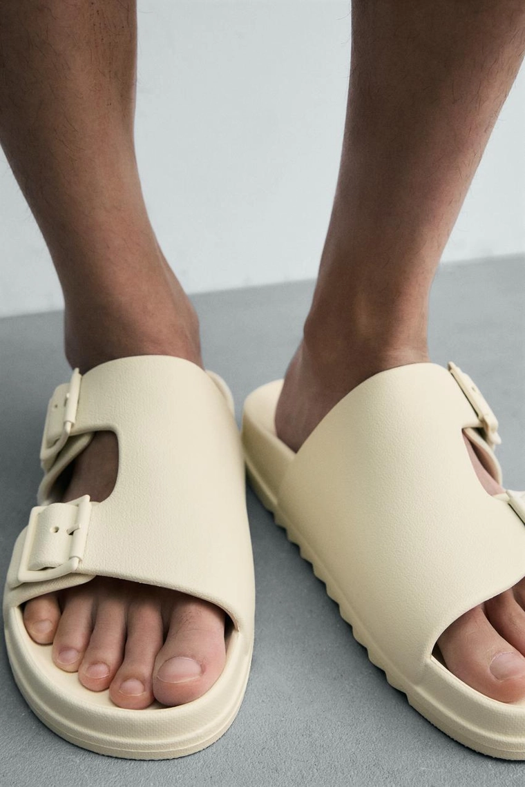 ПРОРЕЗИНЕННЫЕ САНДАЛИИ С ДВУМЯ РЕМЕШКАМИ