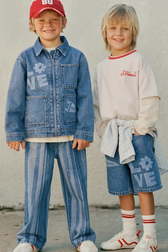 Джинсы с широкими штанинами в полоску