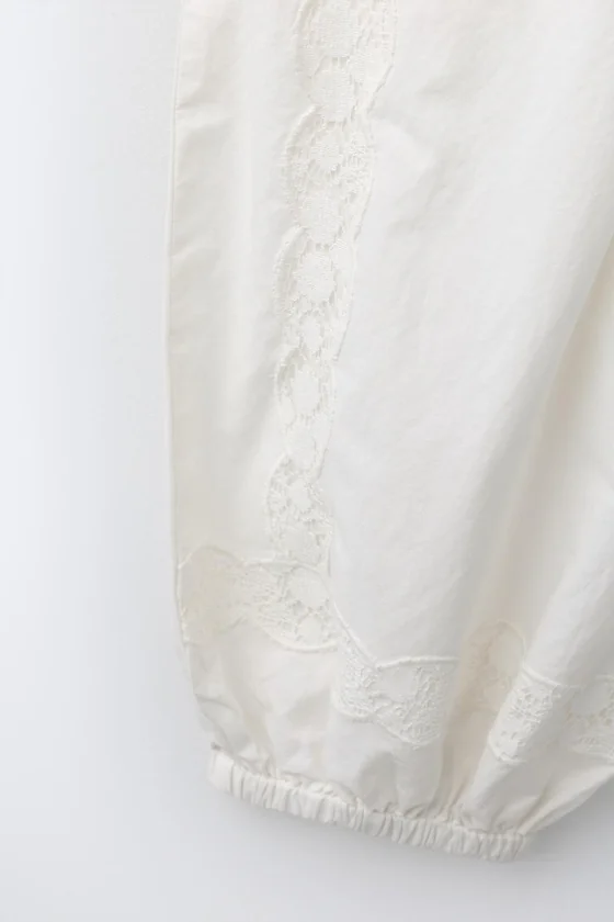Сароуэли с вышивкой из кружева