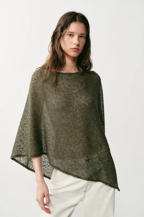 АСИММЕТРИЧНАЯ НАКИДКА С МЕТАЛЛИЗИРОВАННОЙ НИТЬЮ