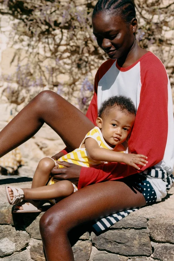 КОМПЛЕКТ ИЗ ФУТБОЛКИ И ШОРТОВ В ПОЛОСКУ