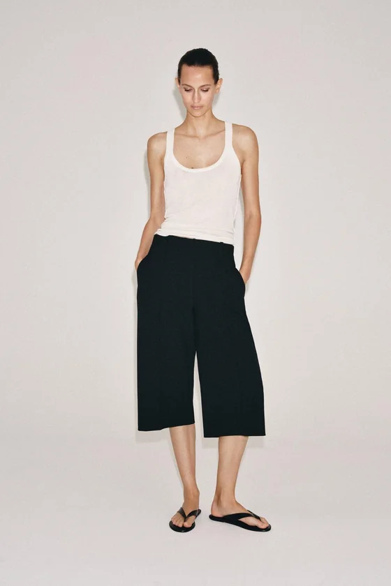ПРЯМЫЕ ШОРТЫ С ЗАЩИПАМИ — коллекция Zara «ZW»